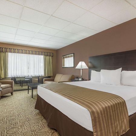 Ramada By Wyndham Paintsville Hotel & Conference Center Exteriör bild