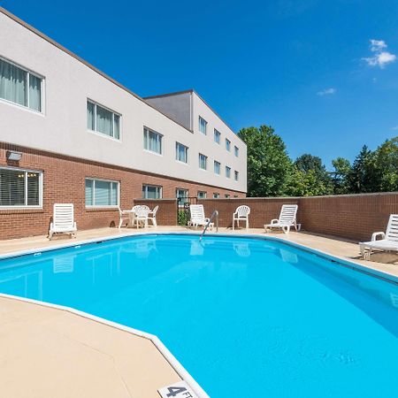Ramada By Wyndham Paintsville Hotel & Conference Center Exteriör bild