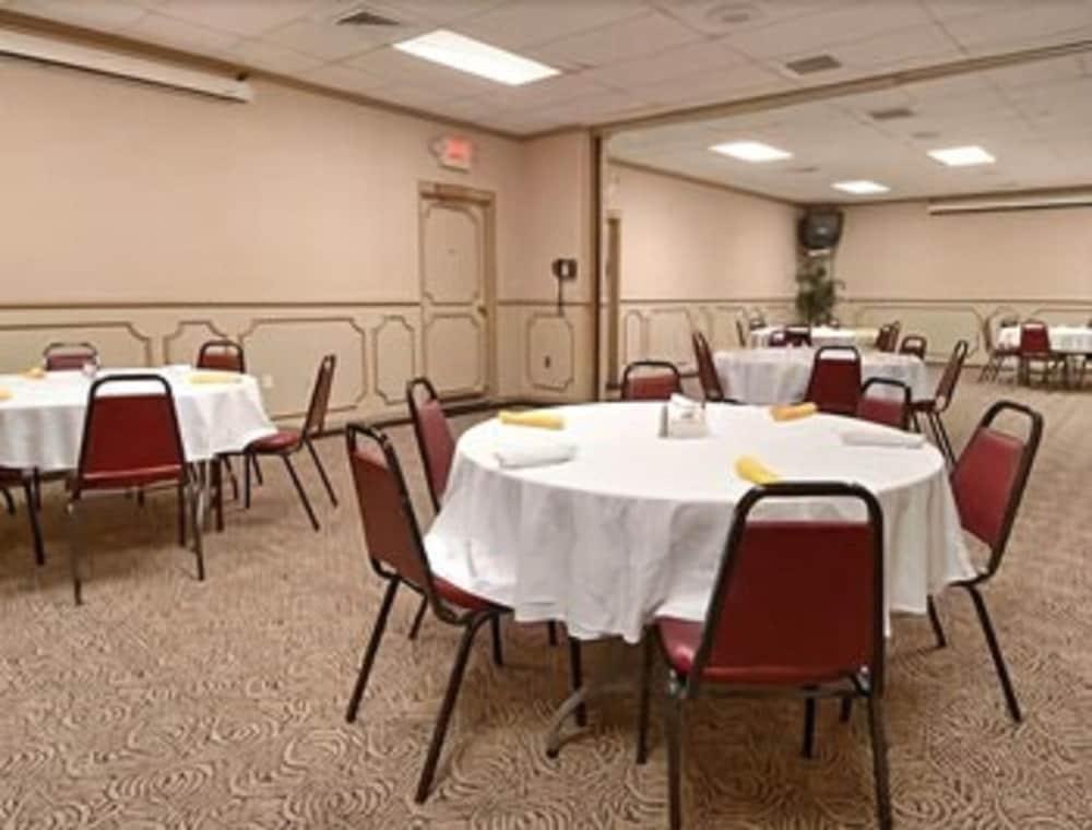 Ramada By Wyndham Paintsville Hotel & Conference Center Restaurang bild
