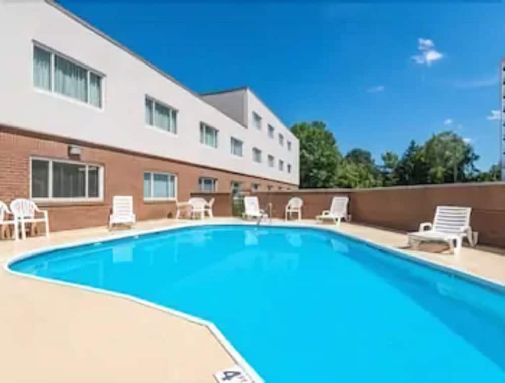 Ramada By Wyndham Paintsville Hotel & Conference Center Exteriör bild