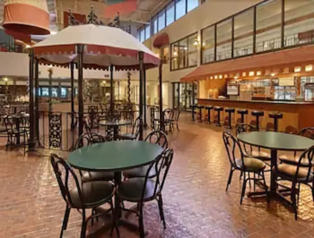 Ramada By Wyndham Paintsville Hotel & Conference Center Restaurang bild