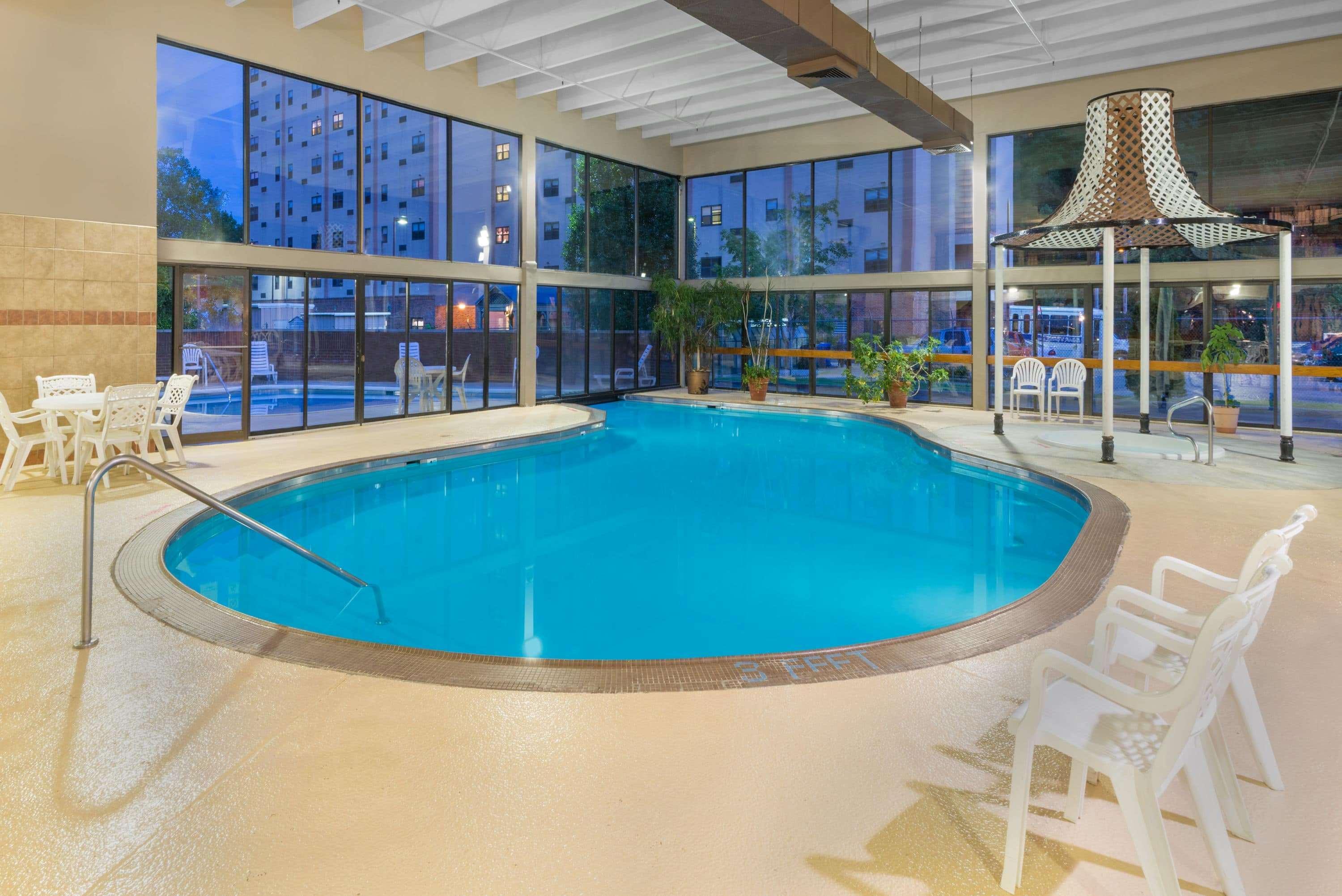Ramada By Wyndham Paintsville Hotel & Conference Center Exteriör bild