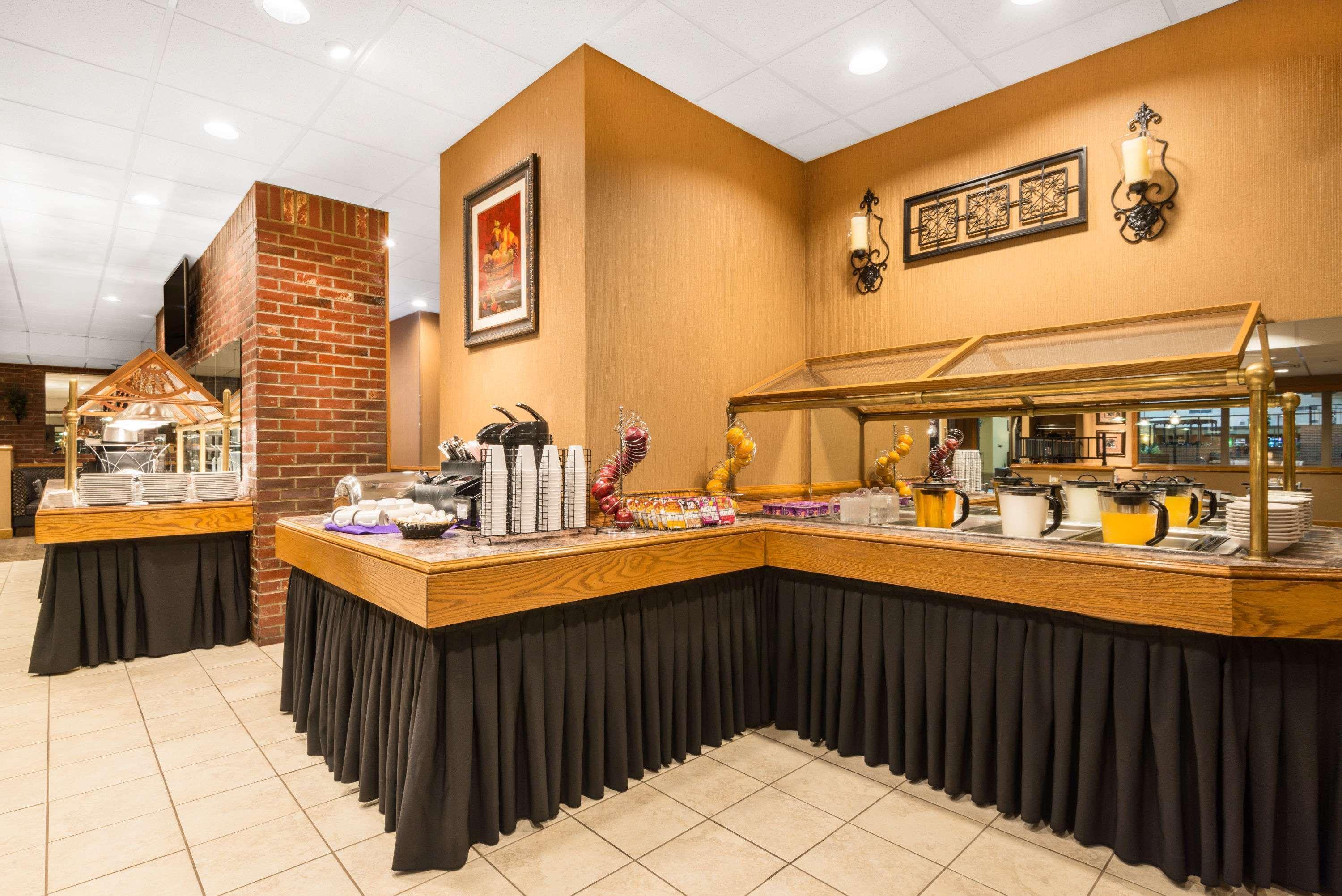 Ramada By Wyndham Paintsville Hotel & Conference Center Exteriör bild