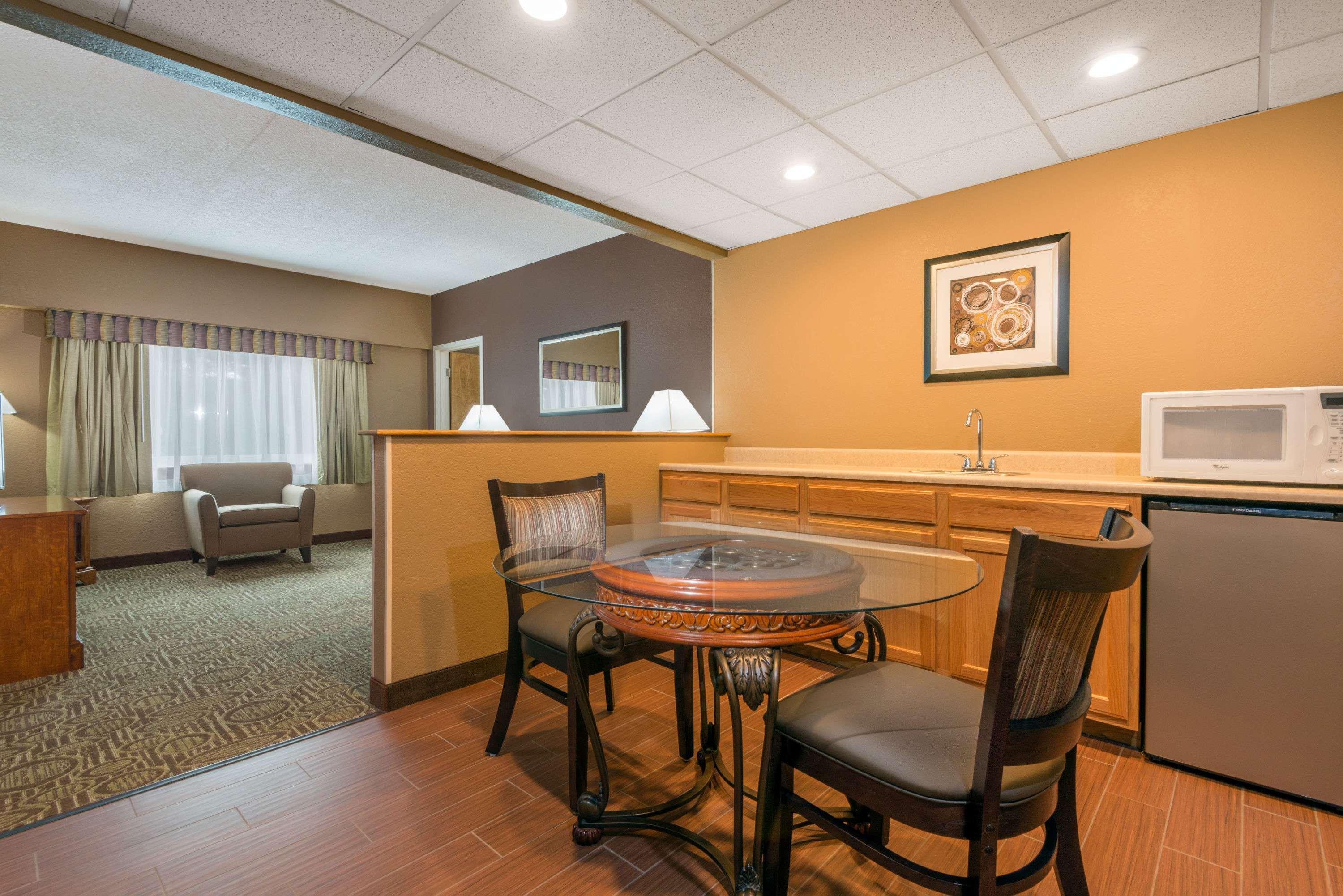 Ramada By Wyndham Paintsville Hotel & Conference Center Exteriör bild