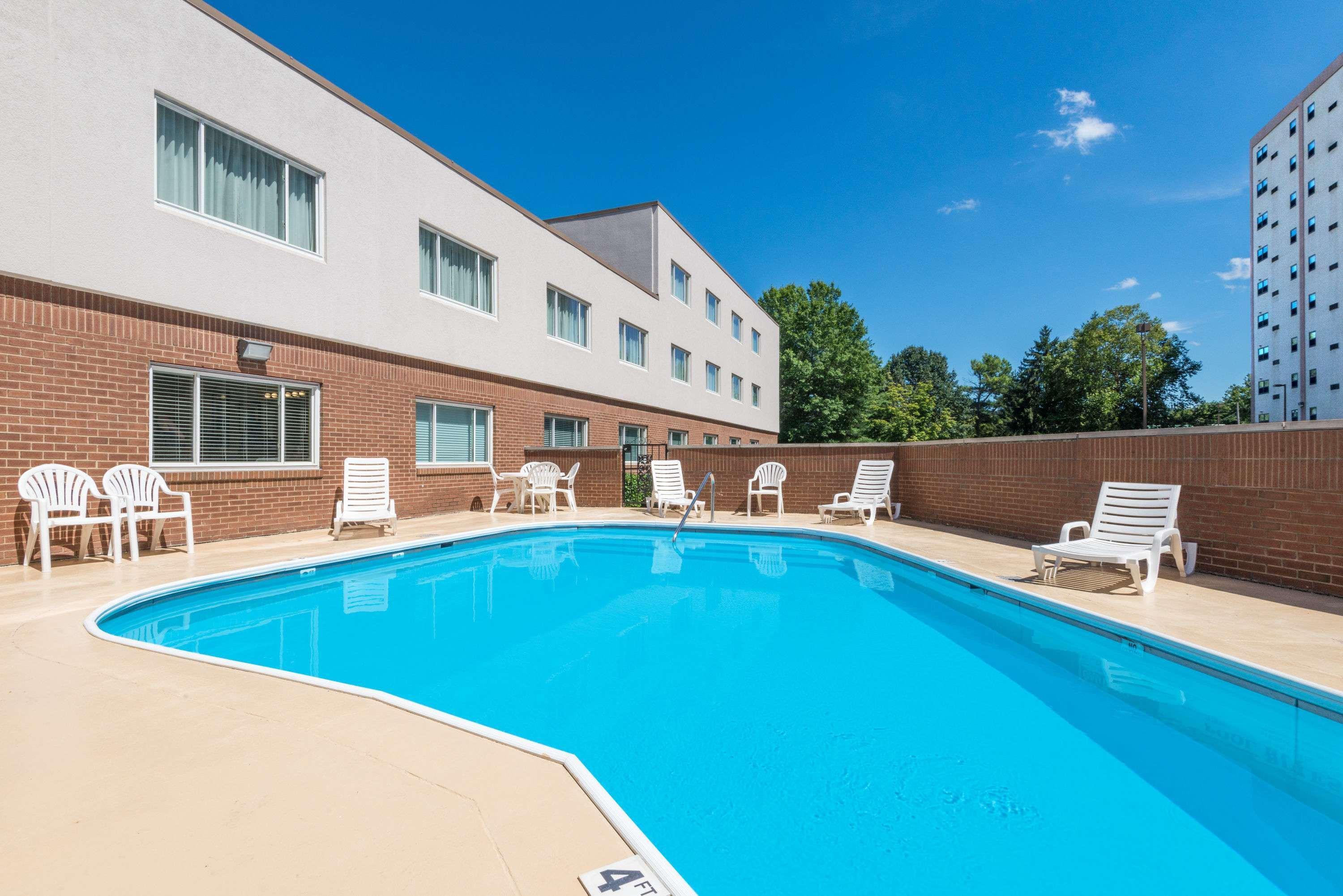 Ramada By Wyndham Paintsville Hotel & Conference Center Exteriör bild