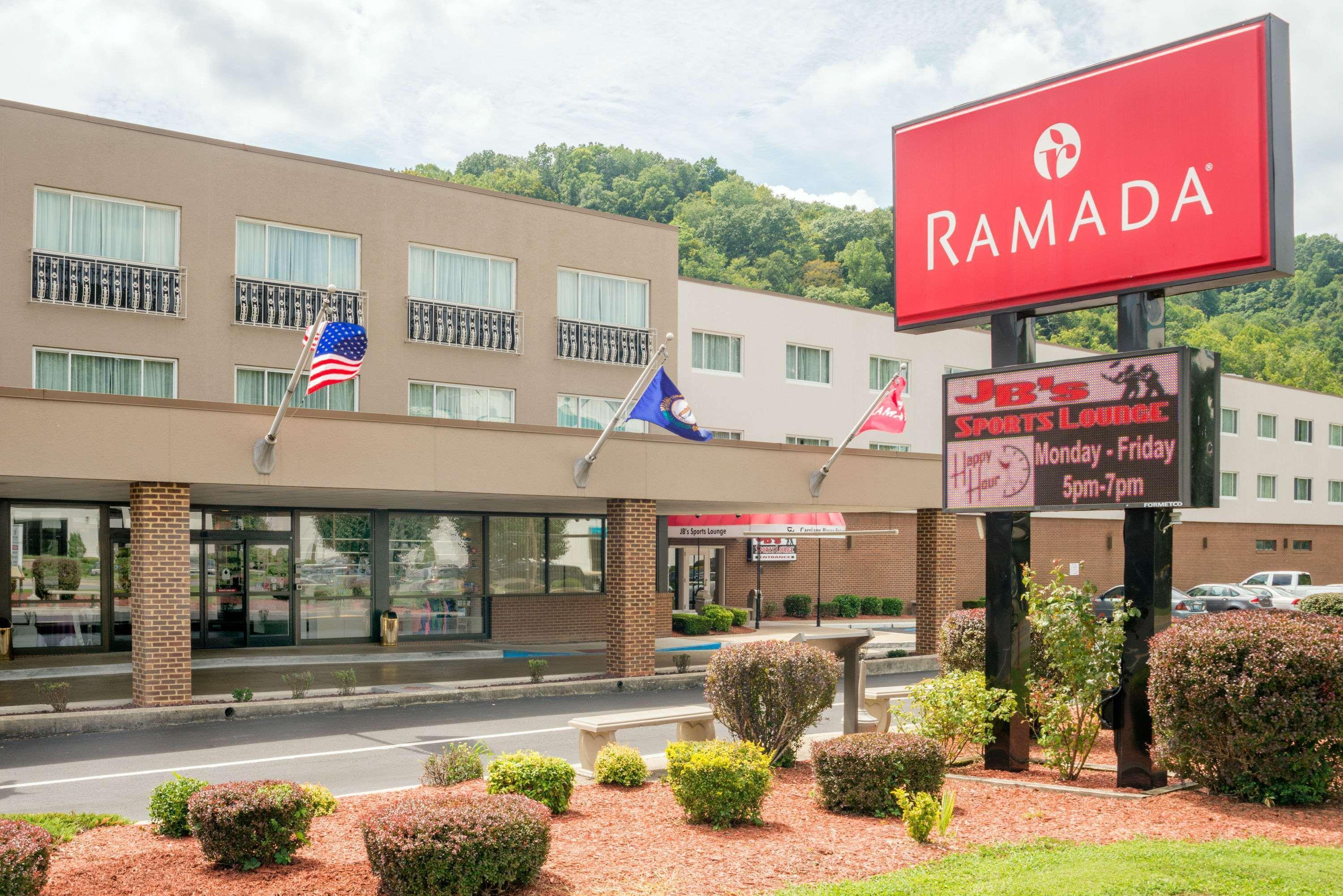 Ramada By Wyndham Paintsville Hotel & Conference Center Exteriör bild